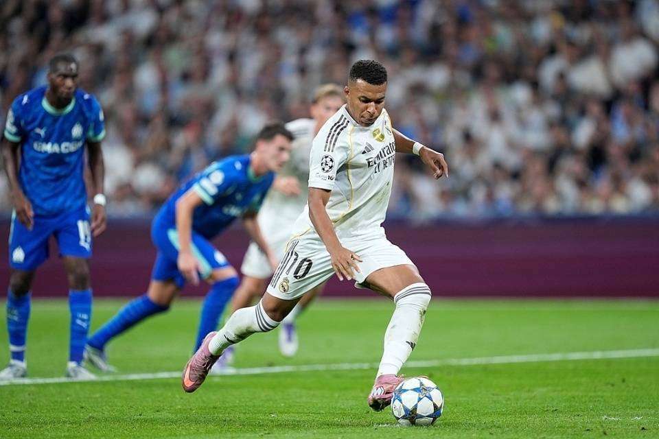 包含皇家马赛队上周末失利，谋求新赛季振奋的词条