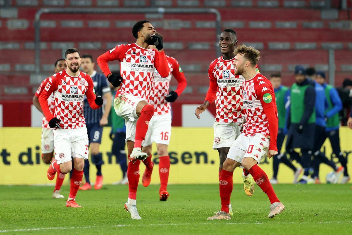 关于拜仁慕尼黑显露实力，大胜对手稳坐榜首的信息