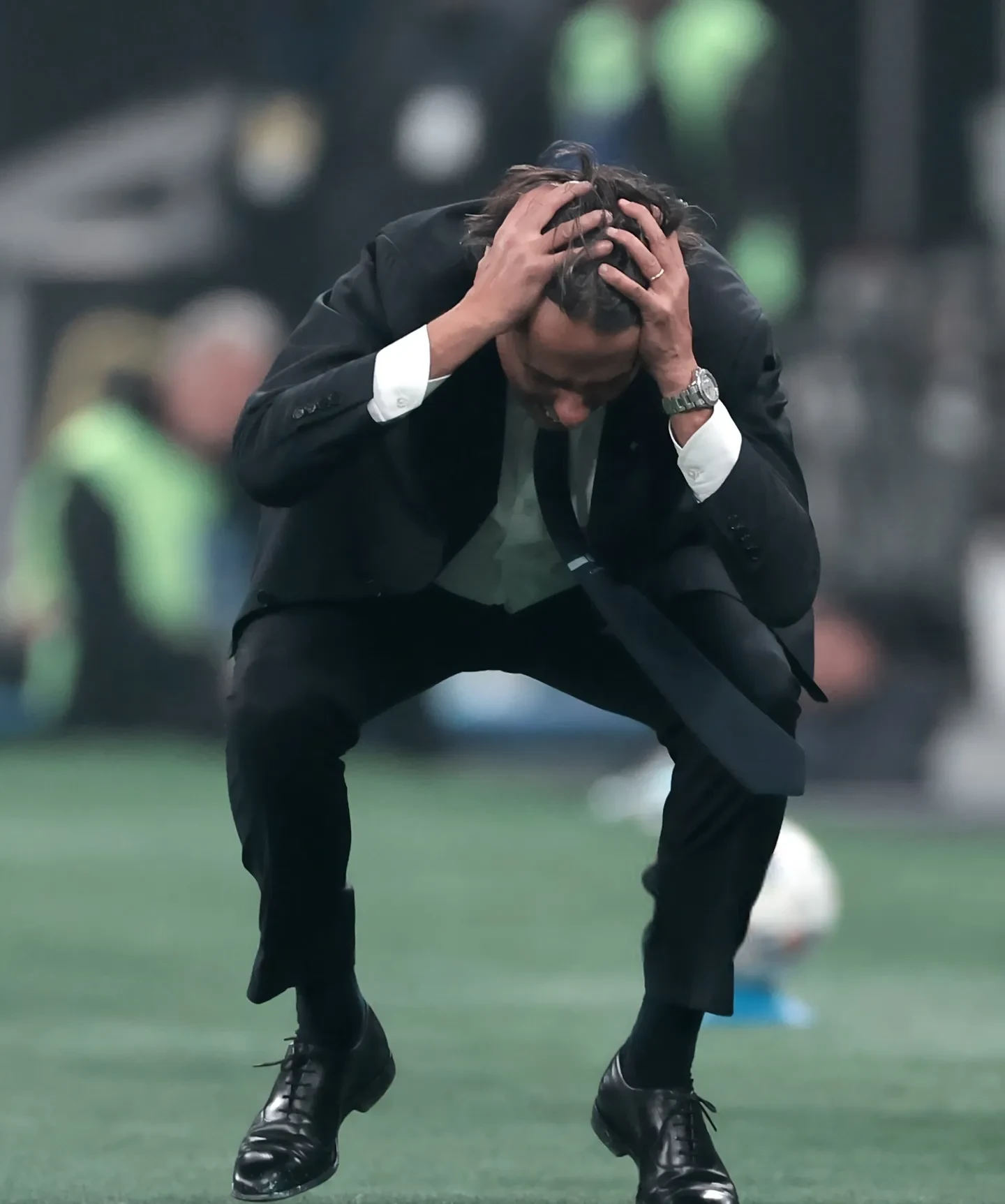 包含国际米兰后防再添伤病，战力受挫的词条